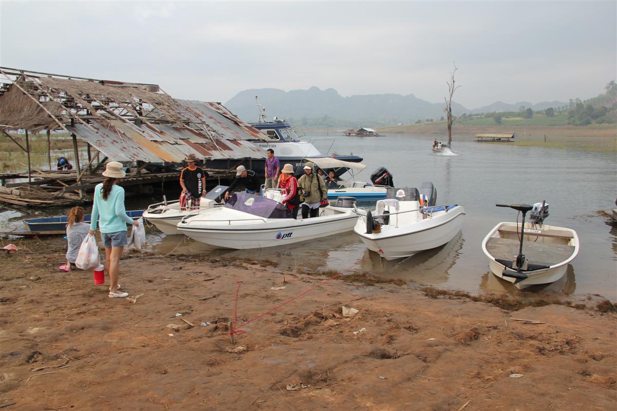 ถึงท่าเรือที่จัดทำโครงการ บ้านโบอ่อง ตำบล ปิล๊อค อำเภอ ทองผาภูมิ จังหวัด กาญฯ
 :smile: