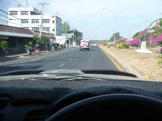 ต้องผ่านสุวรรณฯไปแล้วต้องไปรับน้าวิ๋นอีกครับ