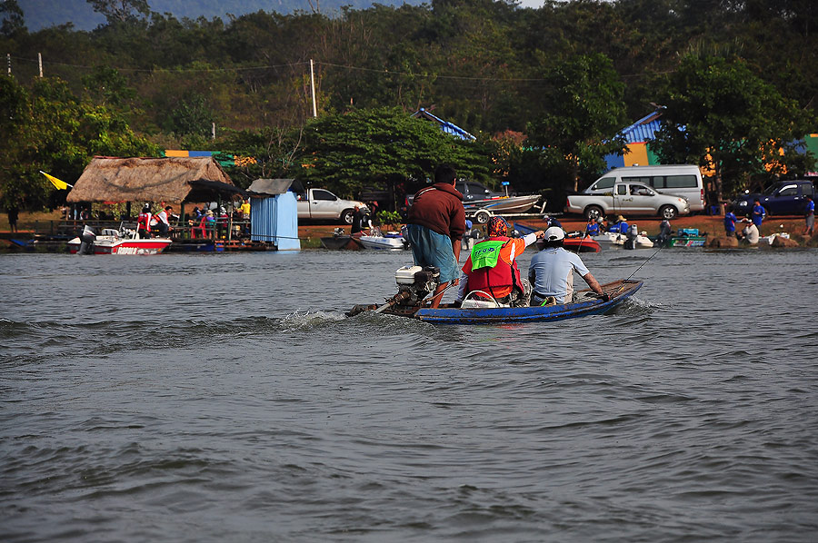 เรือลำนี้อีน้ำนั่งมากับพี่ศักดิ์น