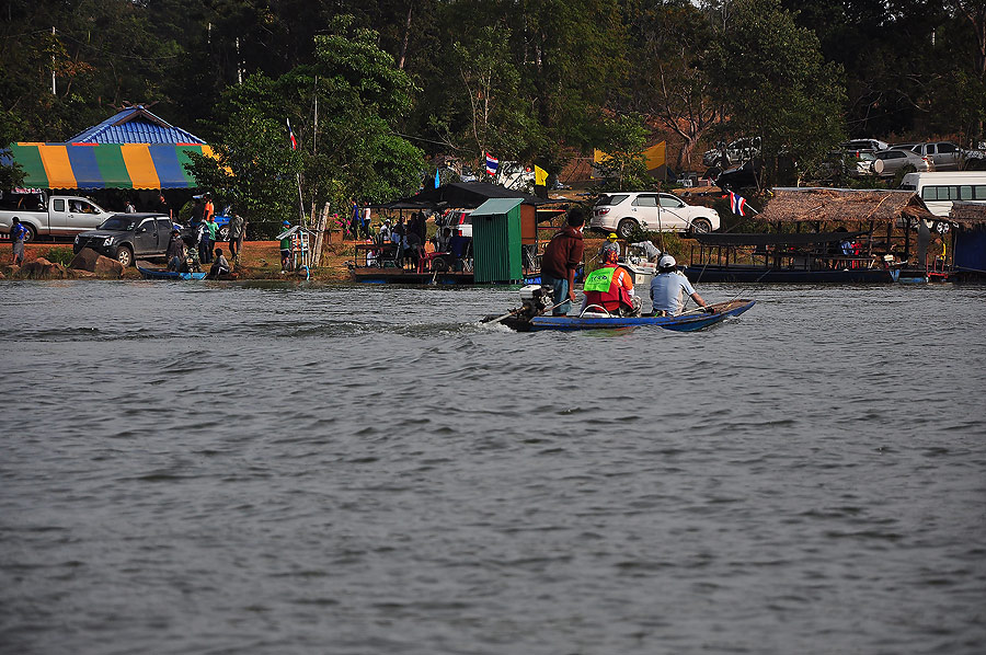 ปล่อยให้เข้าไปก่อนเรามันเรือเร็ว ว