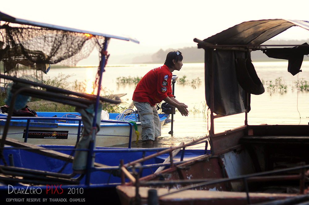 น้องโอ๋วันนี้ทำหน้าที่ได้ดีครับ ทั้งขนเรือ ติดตั้งไกด์ ขนเครื่องดื่ม  :laughing:

ส่วนผมเองก็ กด อ