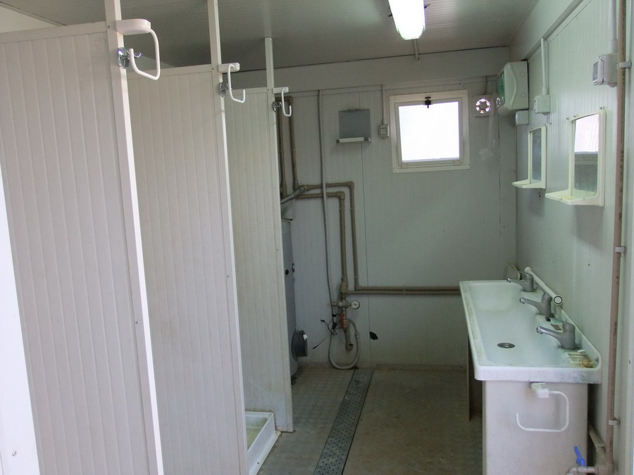 นี่ก็ห้องน้ำห้องสุขาที่เราใช้กันทุกๆวัน   มาถึงช่วงแรกๆ  สกปรกมากเลย   ทหารไทยมาปุ๊บสะอาดปั๊บเลย   พ