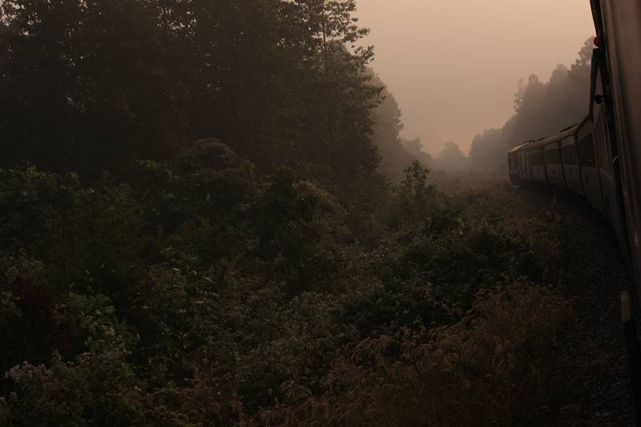 รถไฟออกแล้ววววครับบบบบบบบบบ