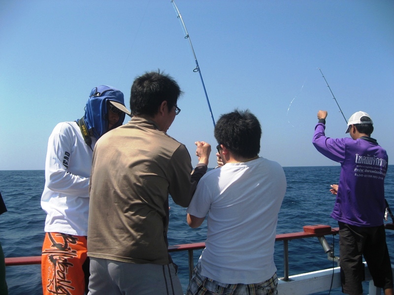 ท้ายเรือ ช่วงเวลาของโปร สอนวิธีอัดปลา กับมือใหม่  :grin: