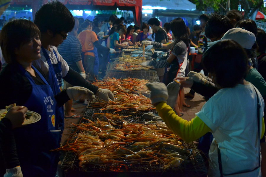  [b]บรรยากาศเก่าๆกลับมา โดยแต่เดิมทีร้านประมงซีฟู๊ดไม่ได้อยู่ตรงจุดนี้ครับ[/b]