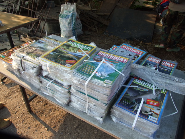 หนังสือตกปลาขายดีอันดับต้นๆของเมืองไทย "เย่อกับปลา" สนับสนุนโดยเฮียปุ๊รูปหล่อ ใจดี  ส่งของมาให้เป็