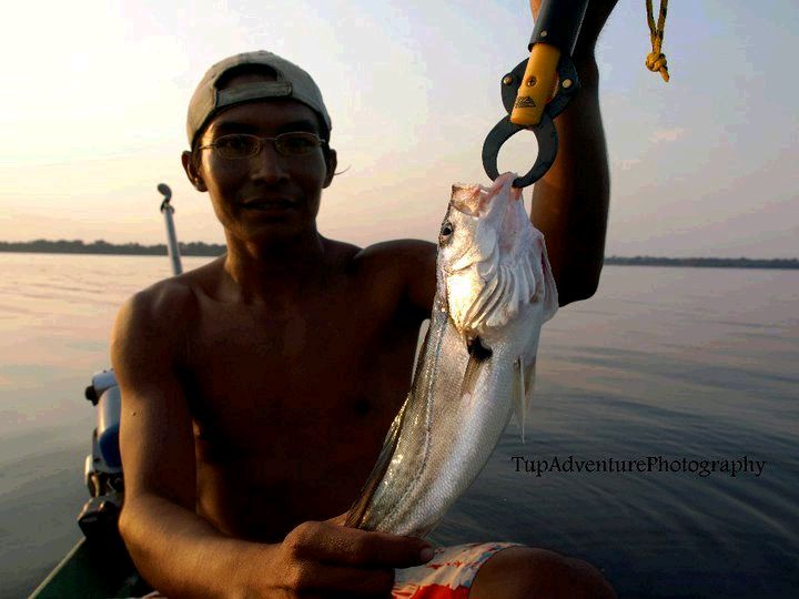 กลับมาตกปลาต่อ วันนี้ไปหากระเบนยักษ์กับตระกลู catfish ทั้งหลายที่ปากแม่น้ำระหว่างรอปลาใหญ่นั่ง จิ๊ก 