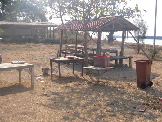 ที่นั่งพักผ่อนหร้าบ้านครับ กินข้าว ดื่มLกอฮอ ช่างแสนสบายจริงๆ