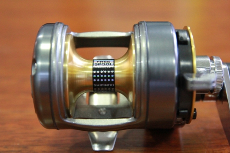 SHIMANO TYRNOS 10 II 
ขนาดใหญ่กว่า TALICA 8 II ซักหน่อย  ประมาณ TEKOTA 500
Made in Malaysia ครับ
