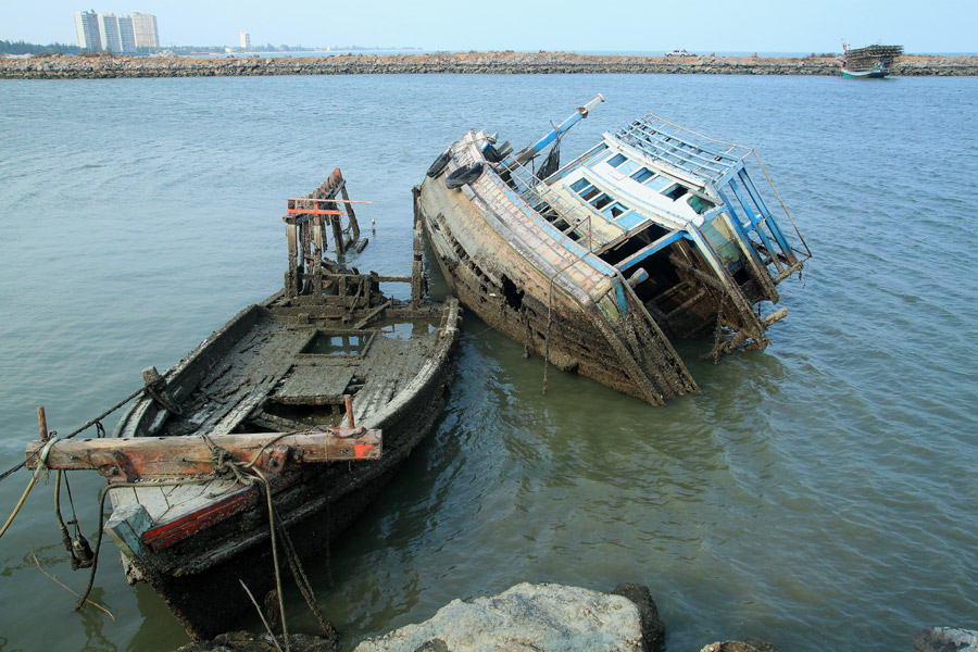 ตรงนี้หมายซากเรือจมครับ  :laughing: :laughing: :laughi