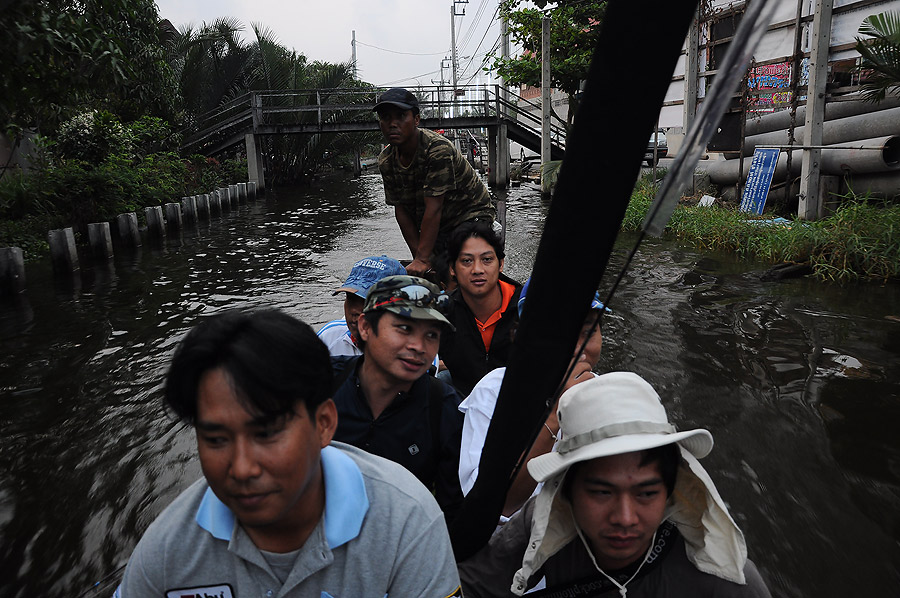 เรือมารับแล้ว ไปกันเลยคร๊าบบบบบบ :grin: :grin: :grin: 