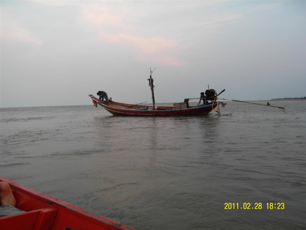 เรือใหญ่ติดสันทรายออกไม่ได้