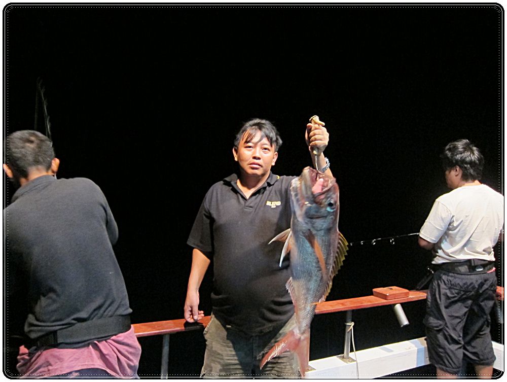 [q][i]อ้างถึง: tontai_p posted: 02-03-2554, 12:37:16[/i]

7 หน้า ปลาออกแว้วๆๆๆๆๆ ตามชมครับ  สงสัยร