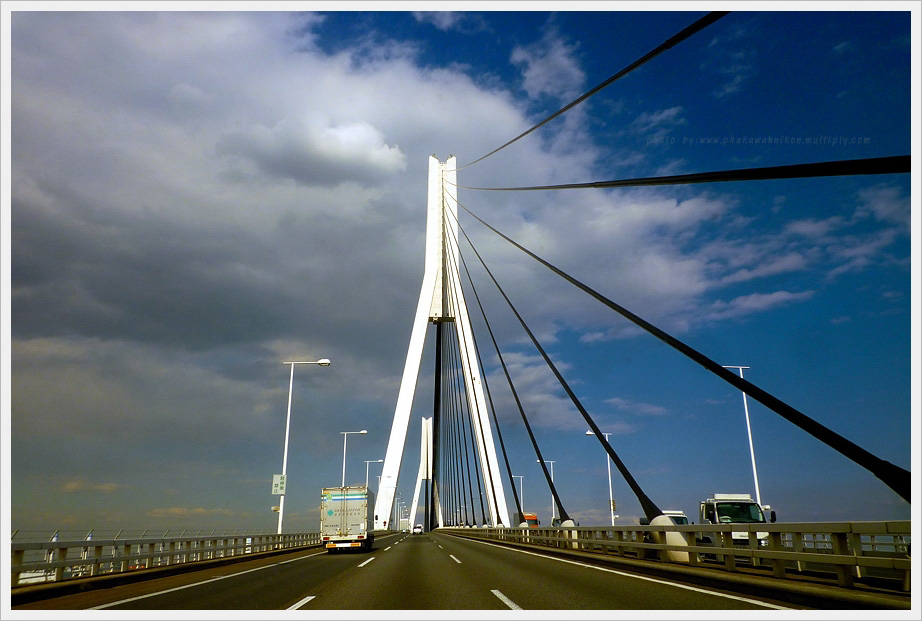 เอาภาพมาเพิ่มนิดหน่อยครับ "Yokohama Bay Bridge" ถ่ายด้วยกล้องคอมแพ็ค Panasonic DMC-FX40