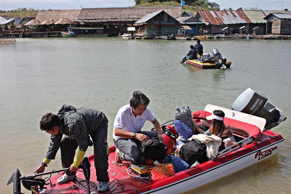 เอาของลงเรือเรียบร้อยแล้วน้าโม่งก