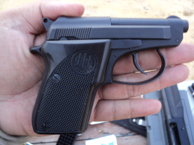 ผมมีBeretta 21a ขนาด .22 lr  แบบตามรูปแต่มีปัญหาอยู่น้าช่วยแนะนำที่ซ่อมหน่อยสิ
พอดีของผมมันขึ้นลำไม