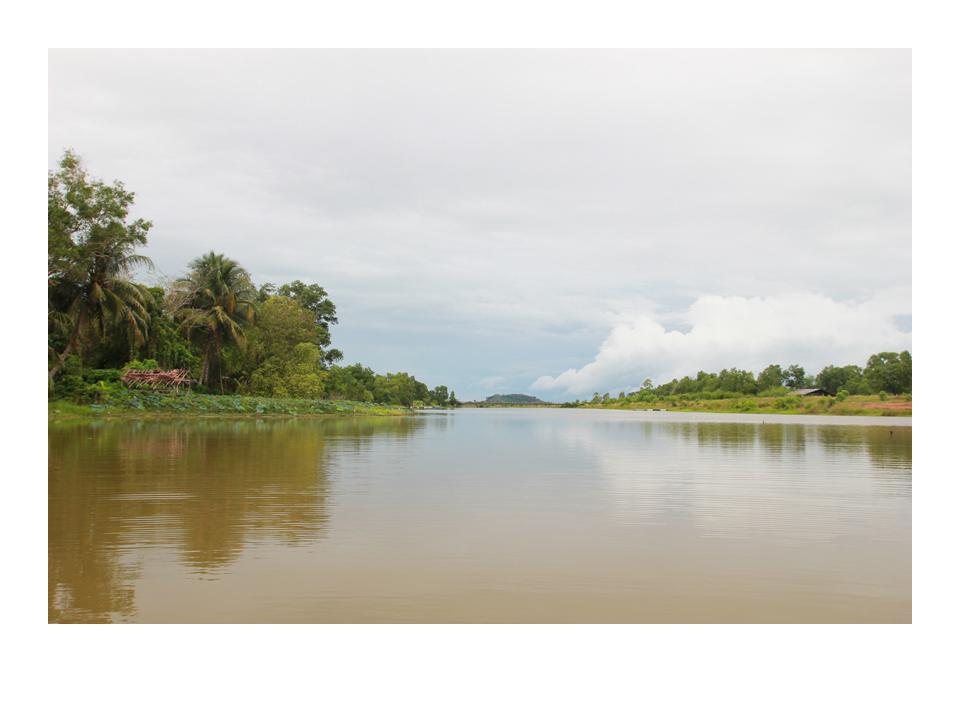 คลองทางด้านท้ายน้ำครับ
 :laughing: :laughing: :laughing