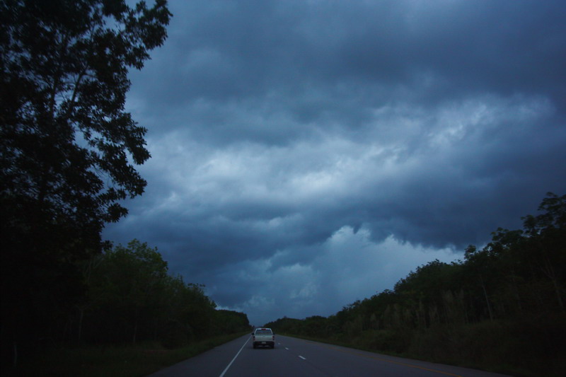 ฟ้าก็ดันมืดครึ้มเหมือนว่าฝนจะตกอีกแล้ว.. อืมมมมมม สงสัยเพ่โปรเค้าคงจะโทร.มาหาใครสักคนแหง๋ๆ