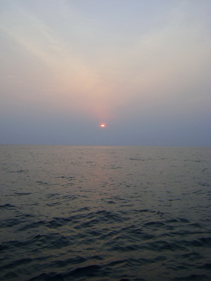พระอาทิตย์อัสดงแว้ว ได้เวลาดินเนอร์ กลางทะเล กันสักที บรรยากาศแบบนี้ ซื้อที่ไหนก็ไม่มีขาย 
ไม่ลองไม