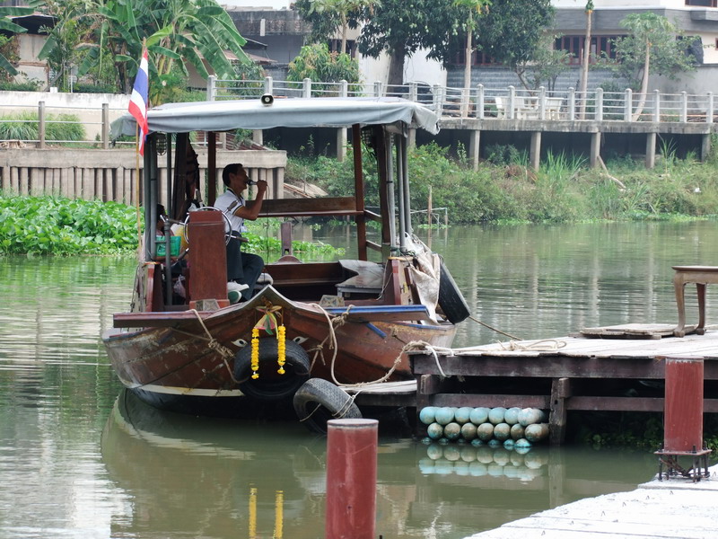 สาวน้อยชวนไปเที่ยวกับเรือลำนี้ครับ... :smile: