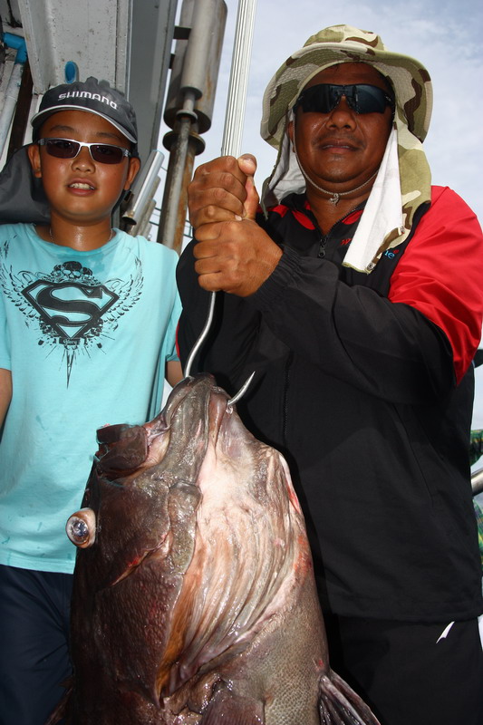 เอ้า.. คราวนี้เป็นภาพอู๊ด ปลาโอ กับน้องนาน หลานอาอู๊ด..  หัวหน้าและทั่นรองของแก๊งค์ปลาโอตัวจริง เสีย
