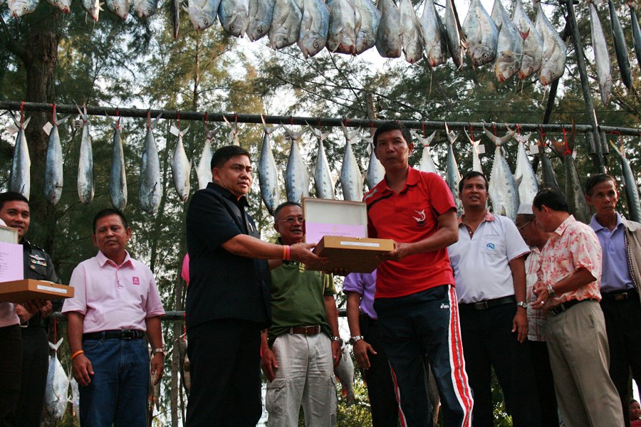            รางวัลชนะเลิศ ปลาสละ

  ดต.โกศล  พันธุ์เจริญ  จากทีม ตลาดเก่ายะลา

           น้ำหนัก