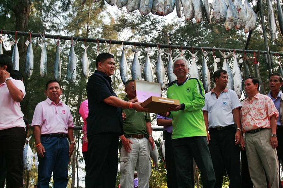            รางวัลชนะเลิศ ปลาโอ

  คุณพนม  ผ่องอำไพ  จากทีม เทศบาลตำบลบ่อทอง 2

           น้ำหนั