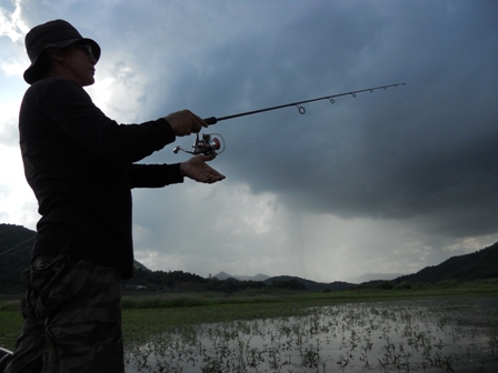 
    ฝนลงเราก็ไม่หยุดนะครับ  ตากฝนลุยต่อเลยชอบบบบบบบมากกกกกกกกก   :love: