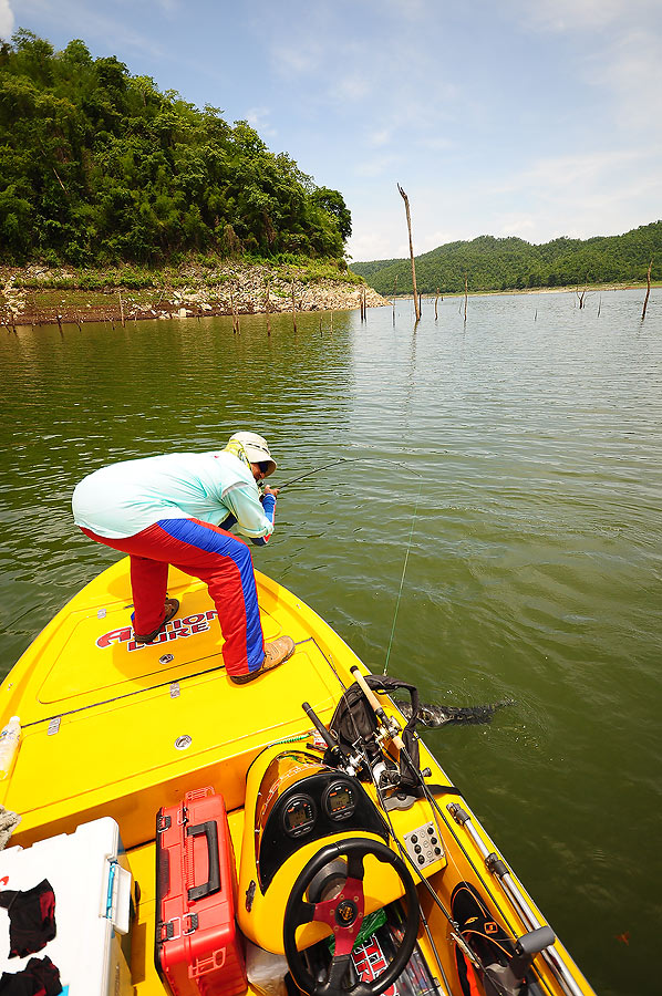 ดันตดออกมาด้วยตากล้องถอยหลังหนีแทบตกเรือแน่ะ :laughing: :laughing: :laughing: :laughing: :laughing: