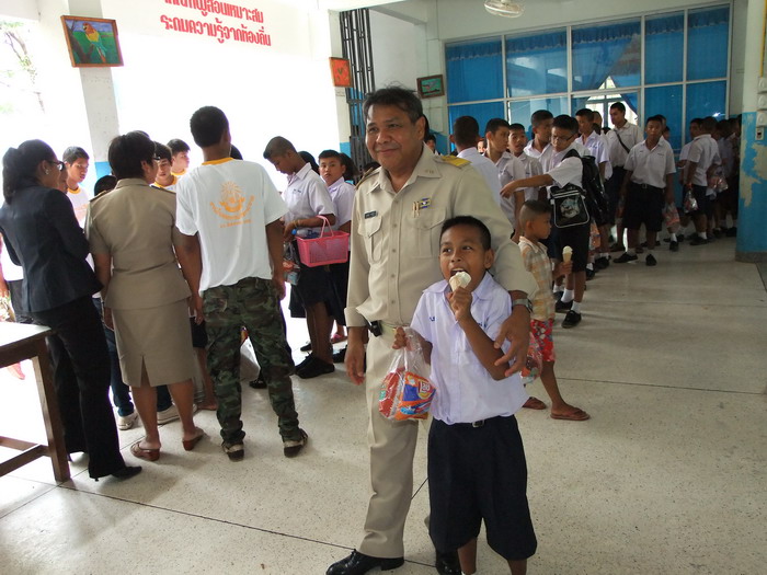 เมื่อวาน วันจันทร์ สนง.จัดโครงการทำดีเพื่อน้อง ที่โรงเรียนโสตศึกษา เลยขออนุญาตถ่ายทอดบ้างคร้าบบบบบบบ