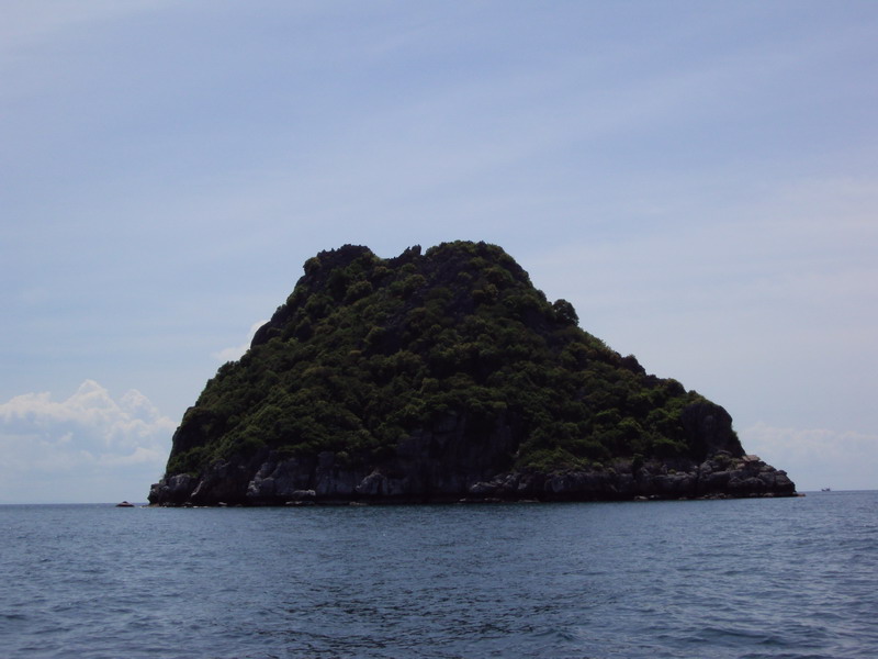 ภาพก่อนหน้า  เกาะทะลุมีรูด้วย เกาะอื่นก็จะมีมุมมองต่างๆกันจะมีเหมือนสัตว์  ดูเอาน่ะครับ