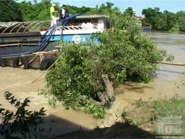 เรือมันใหญ่มาก ?!?

ทำให้การไหลของน้ำ กัดเซาะ ตลิ่ง เกือบถึงบ้านแล้ว..

 :ohh: :ohh: :ohh: :ohh: