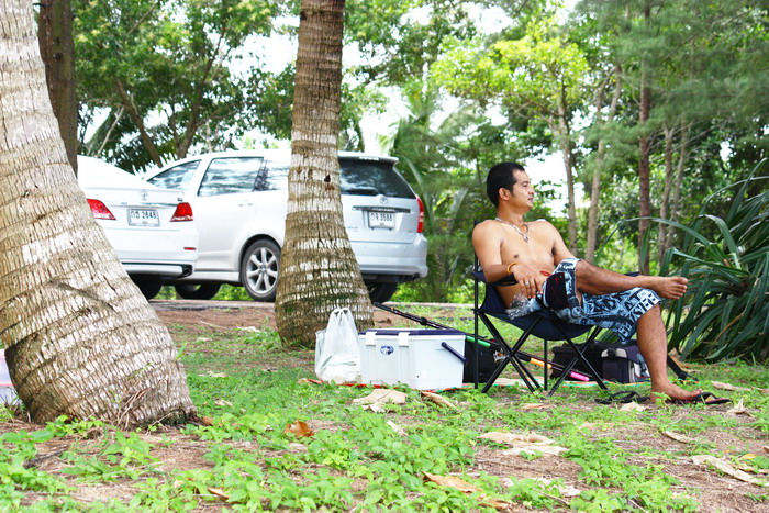 ส่วนคุณเพ่คนนี้วันนี้ไม่ตกปลา รับอาสามานั่งดูต้นทางให้พวกเรา