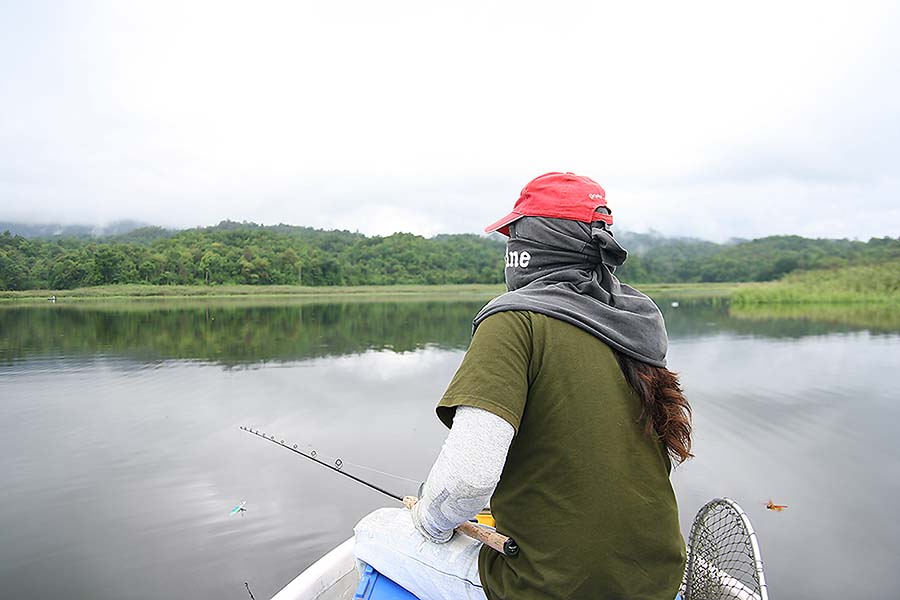 น้าไถ่นั่งประจำตำแหน่งเดิม....หัวเรืออันเดียวดายซึ่งไม่มีโรสเคียงคู่กับแจ๊ค  ณ ไททานิค ลำนี้ เป็นเวล