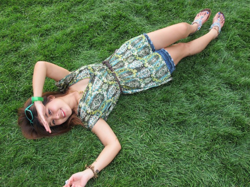 ลงไปนอนเล่นบนหญ้าบ้าง..... :cool: :cool: