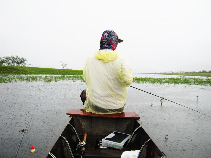 ตีไม่ถึงชั่วโมงเลย..........สายฝนก็เริ่มโปยปายลงมาซะแล้ว :grin: :grin: