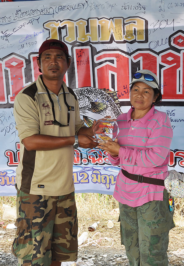 ผู้ที่ได้รับรางวัลรองชนะเลิศอันดับ 4 ประเภทปลารวมตัวมากสุดคือ น้าบุ๊ค RTAW ยินดีด้วยคร๊าบ :cheer: :c