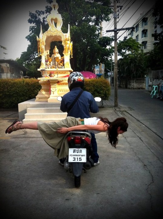 แต่นั่นก็ยิ่งทำให้กระแส planking แรงขึ้นอีกเรื่อยๆ ซึ่งวันนี้ก็มีกลุ่มคนไทยใน Facebook ชื่อว่า Plank