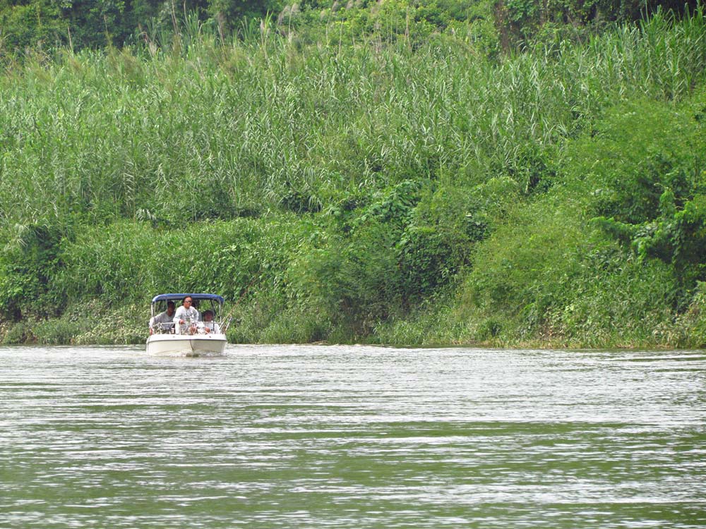  [b]น้าๆร่วมสายน้ำครับ...ล่องเรือมาจากด้านบน



สวัสดีน้าๆทุกท่านที่เข้ามาทักทาย รับชมนะครับ อาจ