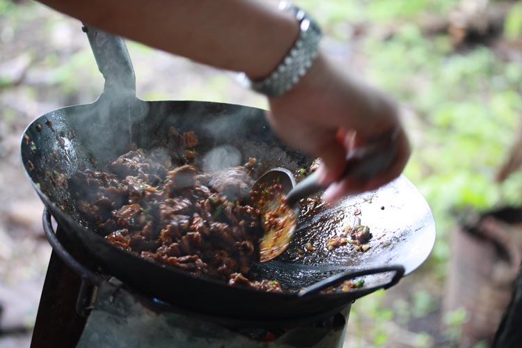 ผัดเผ็ดไปทานบนเรือ