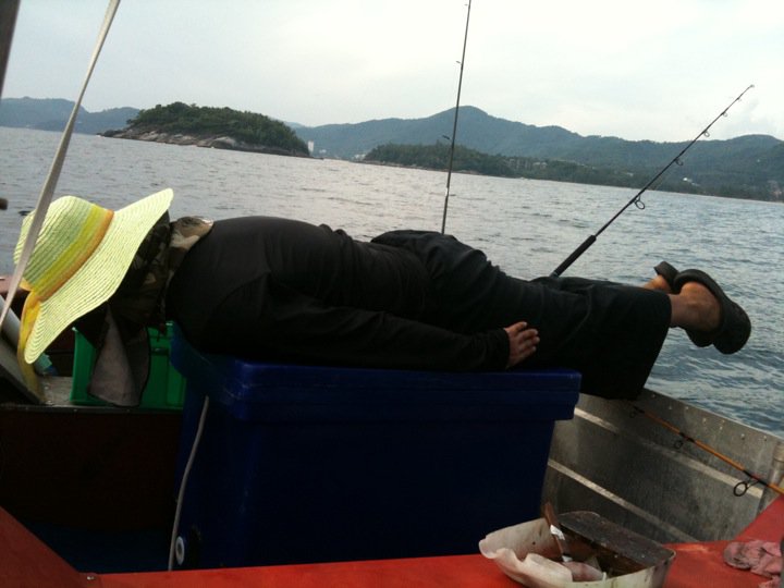 เอาตามด้วย Planking แต่บนลังไม่ตื่นเต้นเลย
บอกให้ไป Planking บนเครื่องก็ไม่เอาสวยกว่าอีก
นายบันเทิ