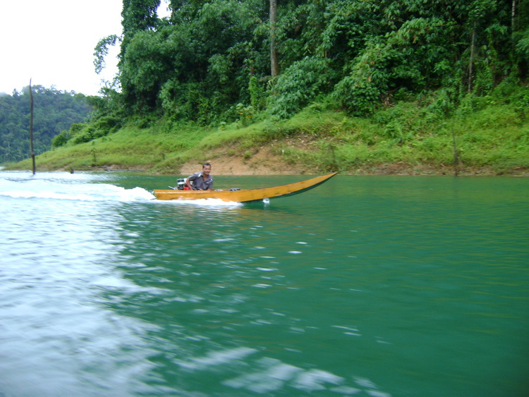  [b]เรือสเตลล์ วิ่งเร็วมาก พอๆกับเรือเร็วเลย[/b]  :cheer: