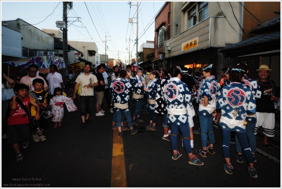 กลุ่มคนหนุ่มสาวที่คอยสืบสานงานประ