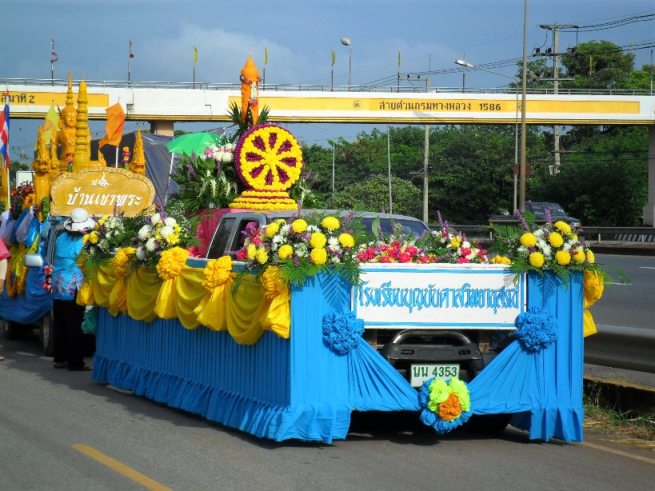 งานแห่เทียนเข้าพรรษาที่กลางดงปากช่อง