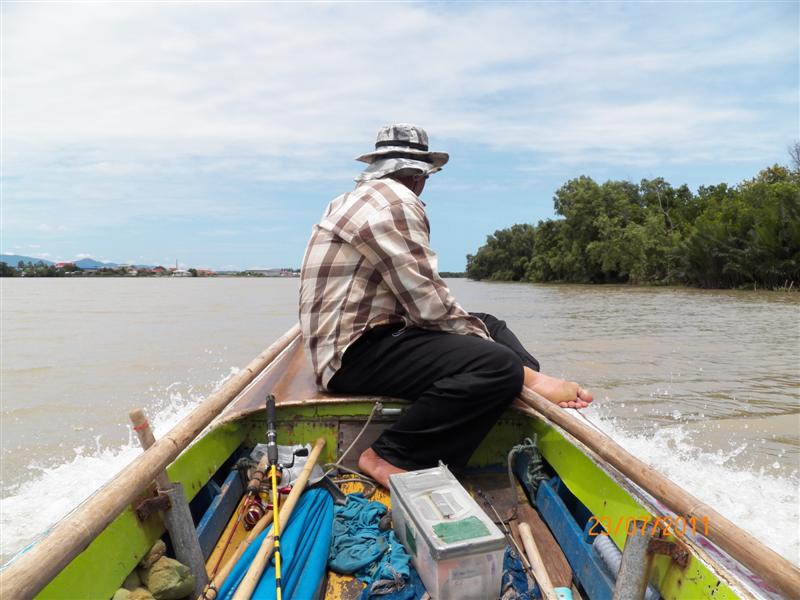 เริ่มเดินทางกันเลย มุ่งหน้าลงล่างดีกว่าหนีเรือเยอะ  แต่มันจะมีตัวเยอะมั้ยเนี่ย   
อากาศก็ดีนะครับ  