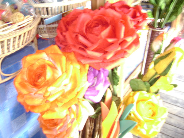  :love: :love: :ohh: เดินมาอีกนิดเจอร้านขายดอกไม้ปลอมทำจากวัสดุธรรมชาติทั้งน้าน++++หย่ายดีจัง :rose: