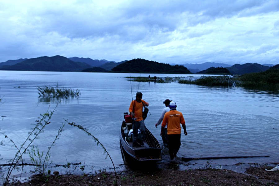 เวลาแห่งความสุขมักจะสั้นเสมอ 
ไว้มีโอกาศจะรีบกลับมาเยือนอีกนะแก่งกระจาน

ขอจบทริปแต่เพียงเท่านี้น