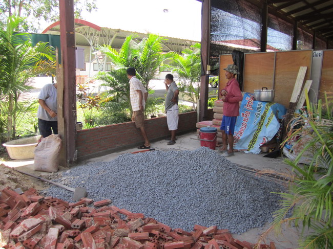 กำลังดำเนินการสร้างห้องเรียนชั่วค