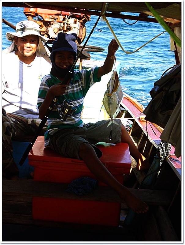  [b]ก่อนกลับ เพื่อเดินเรือไปหมายสุดท้ายหลัง-ข้าง เกาะมุกส์ นั้น..

บังสีหนั่น พาเราไปโสกลูกปลา"กร
