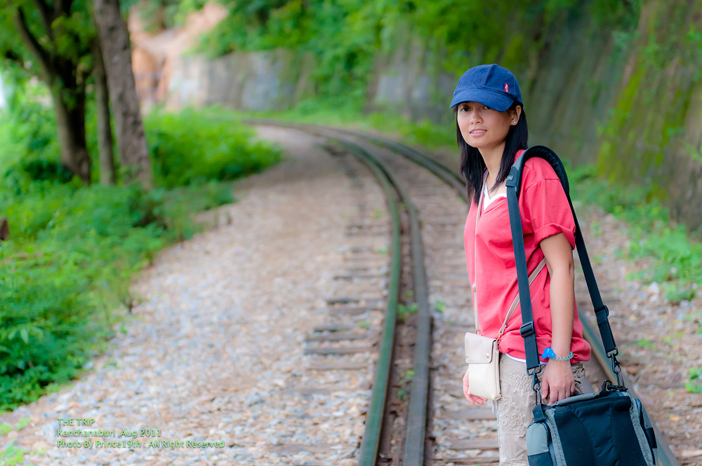 ผมชอบ Shot Candid มากกว่าครับ...เดินเล่น ถ่ายไปเรื่อยๆ...